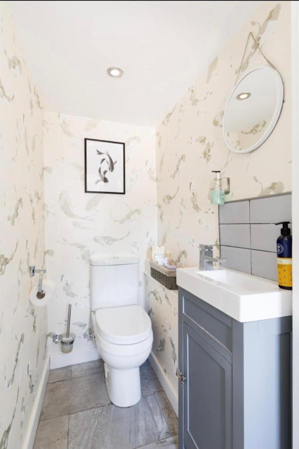 Cotswolds Lodge In Minster Lovell Екстер'єр фото