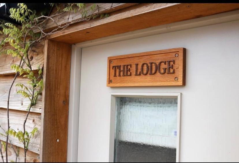 Cotswolds Lodge In Minster Lovell Екстер'єр фото